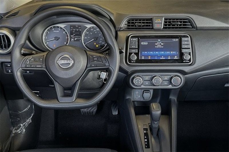 2024 Nissan Versa 1.6 SImage 11