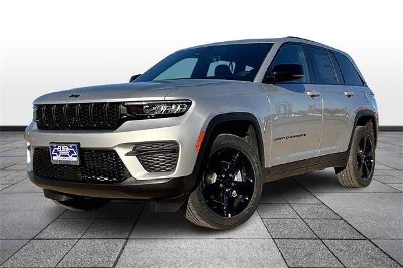 2025 Jeep Grand Cherokee Altitude X 4x4Image 2