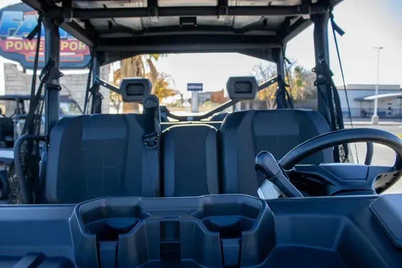 NEW 2026 CAN-AM DEFENDER MAX XT HD11 WITH 1025 INCH TOUCHSCREEN Image 10