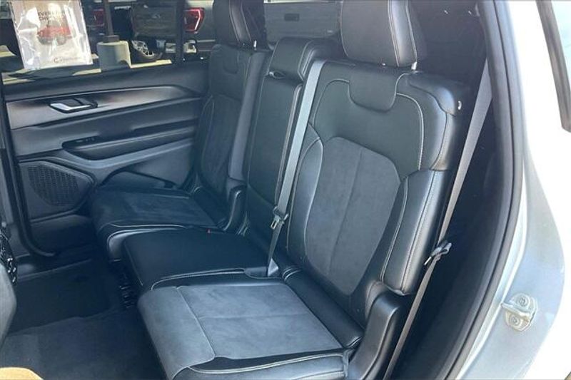Used 2023 Jeep Grand Cherokee L AltitudeImage 25