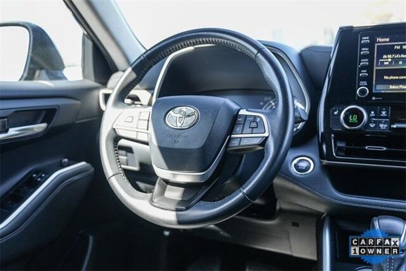 Used 2022 Toyota Highlander XLEImage 15