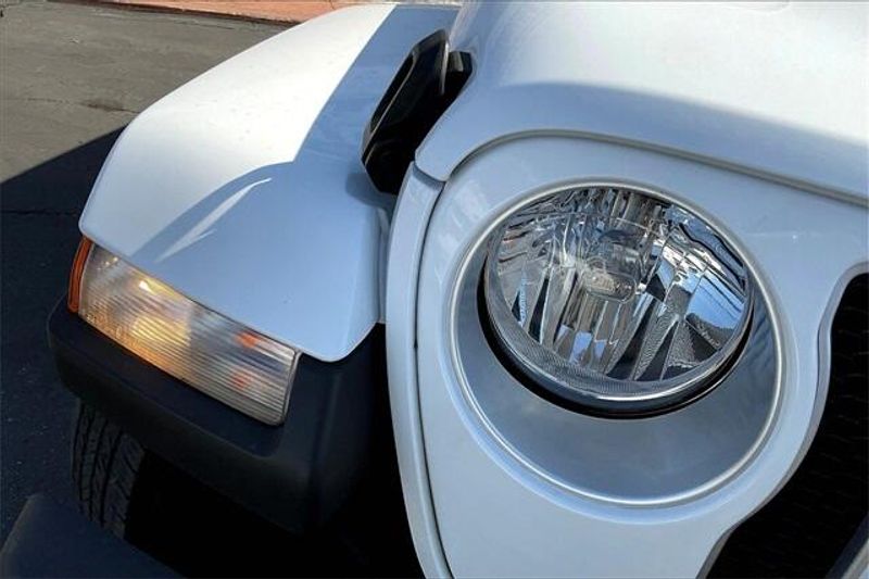 Used 2023 Jeep Wrangler SaharaImage 3