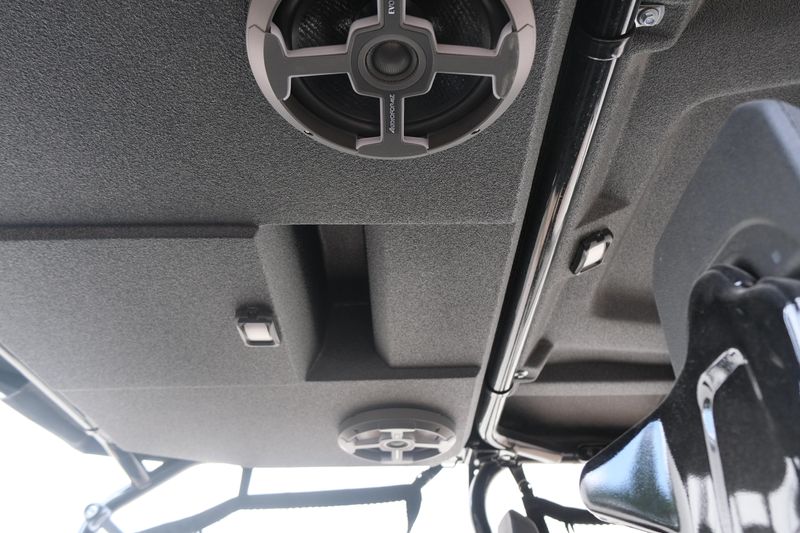 NEW 2025 HONDA PIONEER 10006 DELUXE CREW Image 36