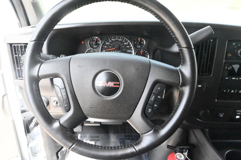 2023 GMC Savana Passenger LSImage 23