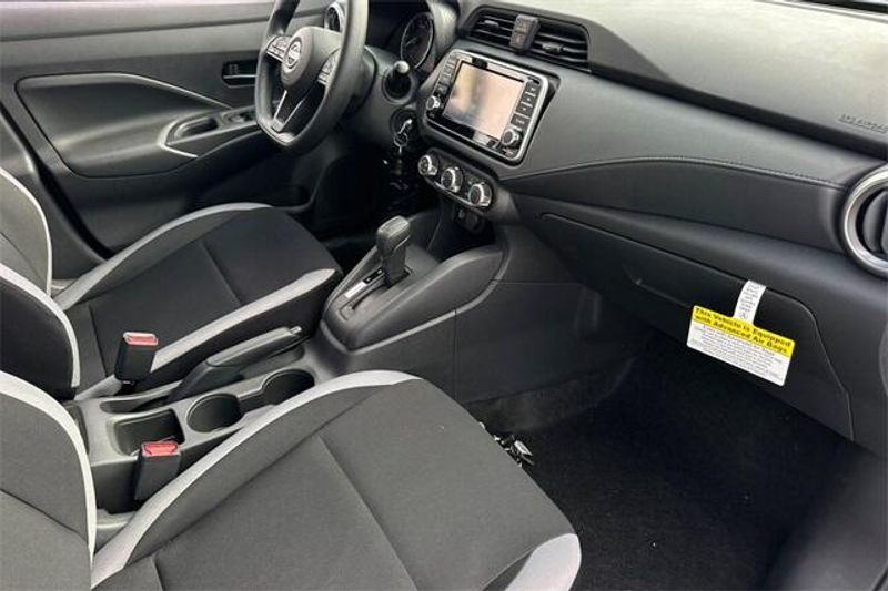 New 2025 Nissan Versa 1.6 SImage 12