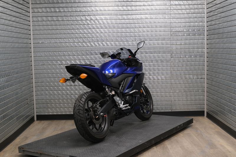 USED 2023 YAMAHA YZFR3 ABS Image 3