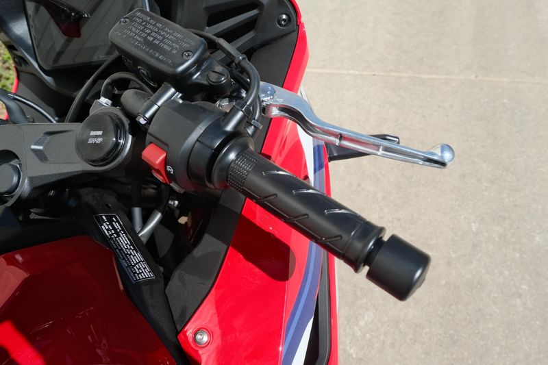 NEW 2025 HONDA CBR650R ECLUTCH Image 9