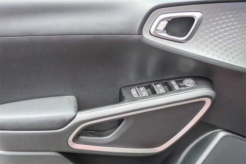 New 2025 Kia Soul LXImage 38