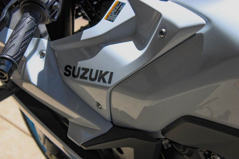 NEW 2026 SUZUKI GSX8R Image 13