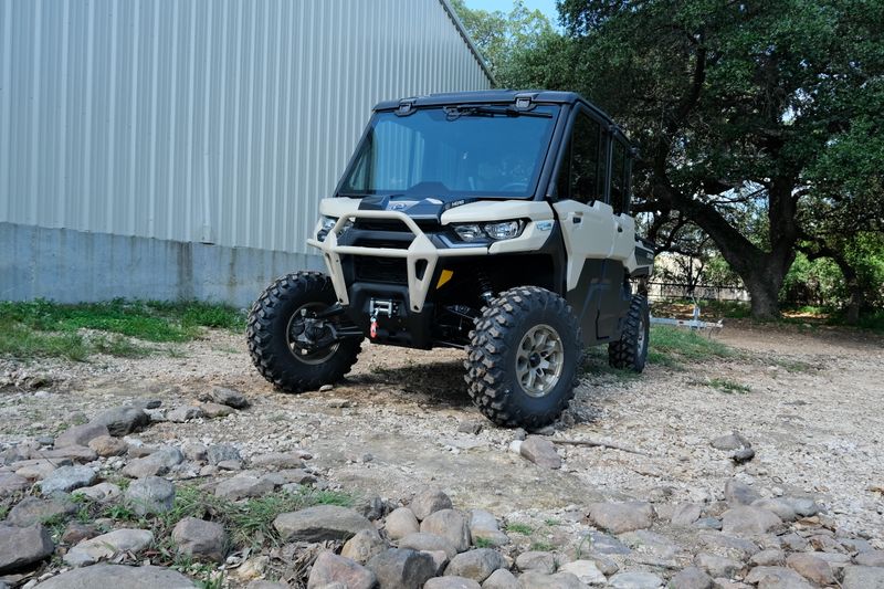 2025 Can-Am DEFENDER MAX LIMITED CAB HD10 DESERT TAN AND STEALTH BLACK Image 9