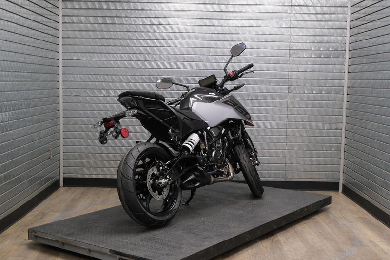 NEW 2026 KTM 250 DUKE Image 3