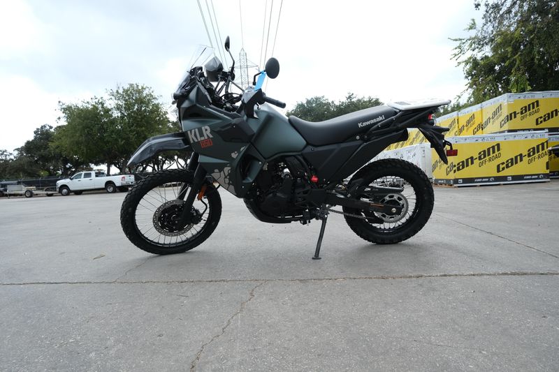 2025 Kawasaki KLR 650 METALLIC MATTE OLD SCHOOL GREENImage 12