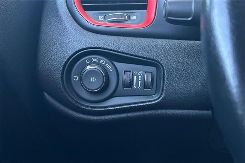 Used 2022 Jeep Renegade TrailhawkImage 27