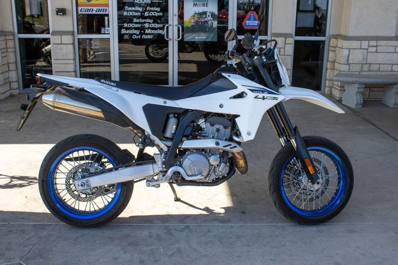 USED 2025 SUZUKI DRZ4SM Image 1