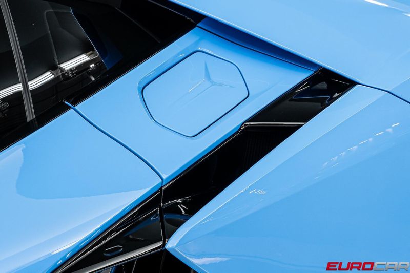 Used 2025 Lamborghini Revuelto *HIGH GLOSS STYLE PACKAGE * PASSENGER DISPLAY*Image 17