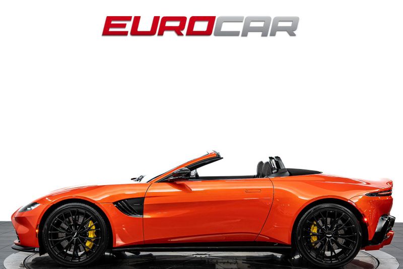2022 Aston Martin Vantage Roadster *SPECIAL FACTORY PAINT * IMMACULATE CONDITION*Image 2