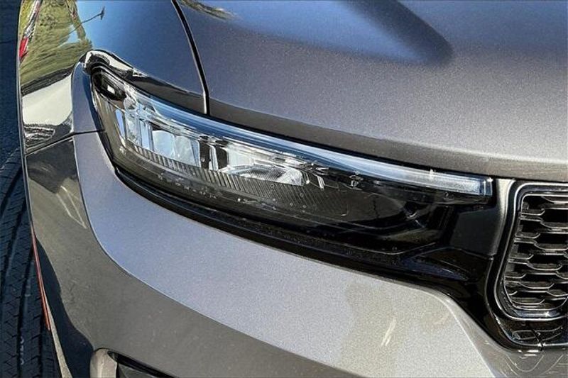 New 2025 Jeep Grand Cherokee Altitude 4x2Image 11