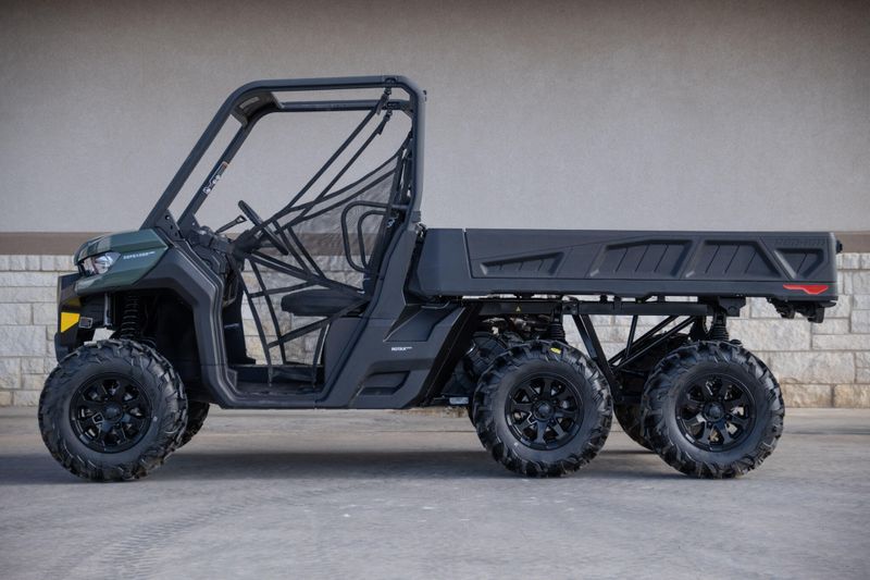 2024 CAN-AM SSV DEF 6X6 DPS 64 HD10 GN 24 in a GREEN exterior color. Family PowerSports (877) 886-1997 familypowersports.com 