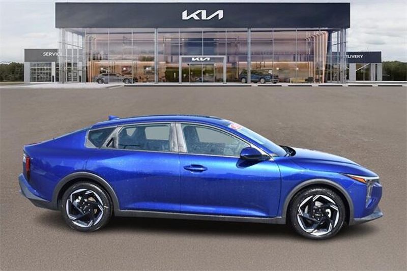 2025 Kia K4 EXImage 2