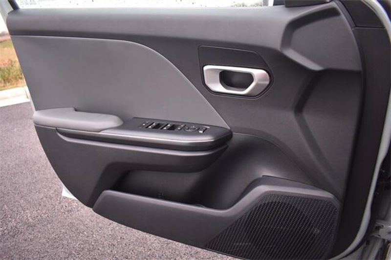 New 2025 Kia K4 LXSImage 27