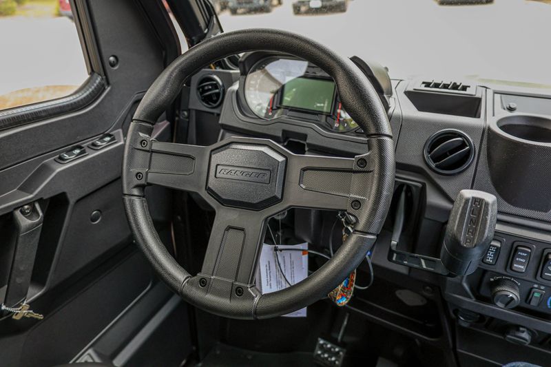 NEW 2027 POLARIS RANGER CREW XP 1000 CAB Image 10