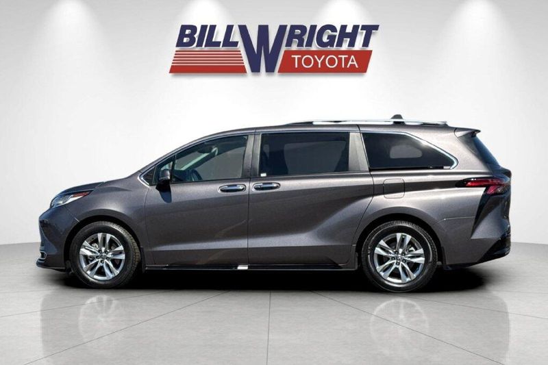 Used 2022 Toyota Sienna LimitedImage 6
