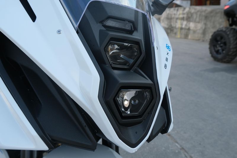 NEW 2026 SUZUKI GSX8R Image 9