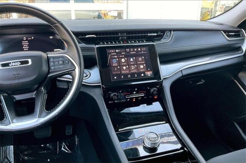 2022 Jeep Grand Cherokee L LaredoImage 5