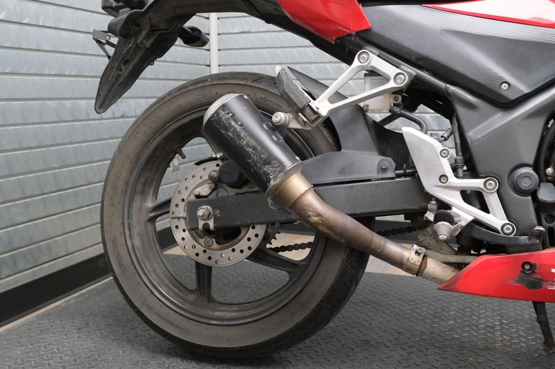 USED 2017 HONDA CBR300R Image 11