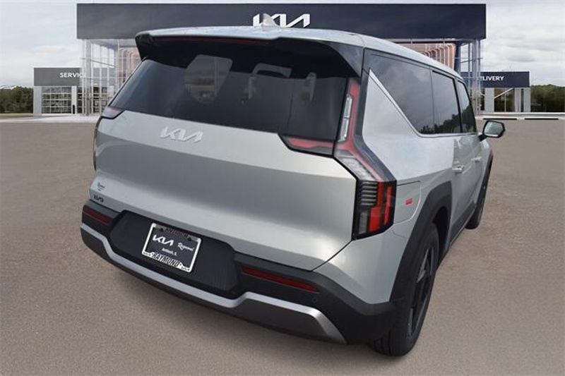 New 2026 Kia EV9 Light Long RangeImage 3
