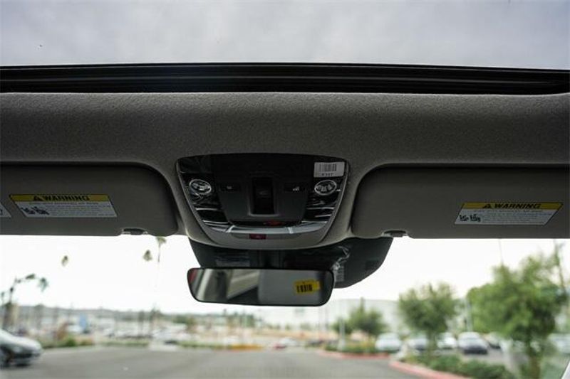 New 2025 Kia Niro EX TouringImage 9