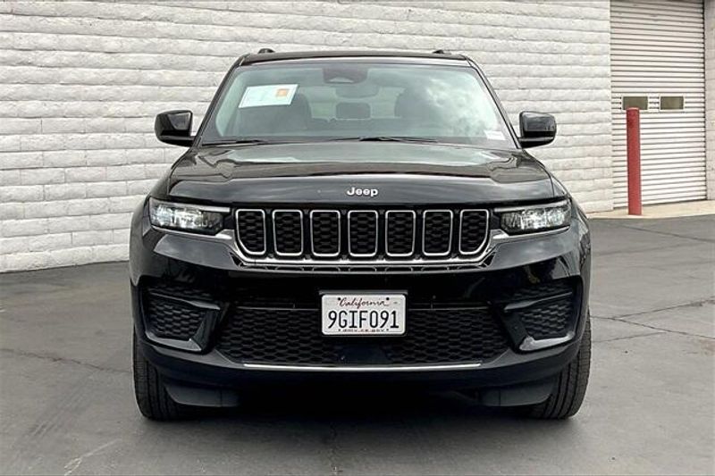 2023 Jeep Grand Cherokee LaredoImage 2