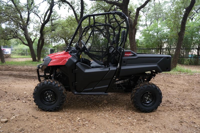 2025 Honda PIONEER 700 HERO REDImage 32