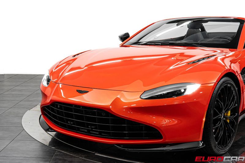 2022 Aston Martin Vantage Roadster *SPECIAL FACTORY PAINT * IMMACULATE CONDITION*Image 15