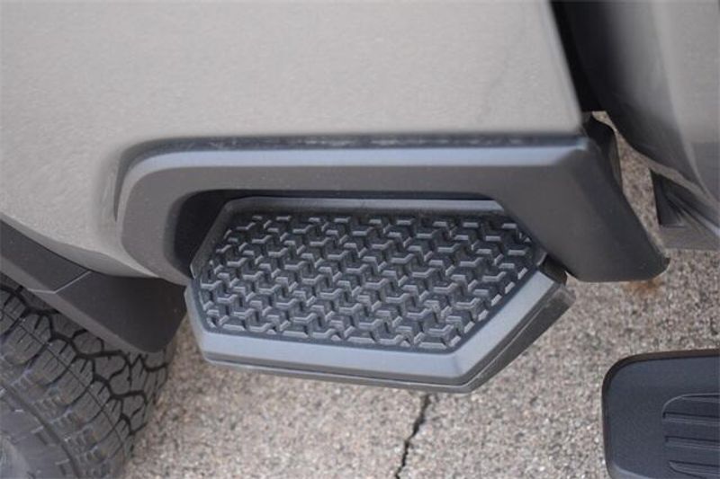 2025 Chevrolet Silverado 2500HD CustomImage 16