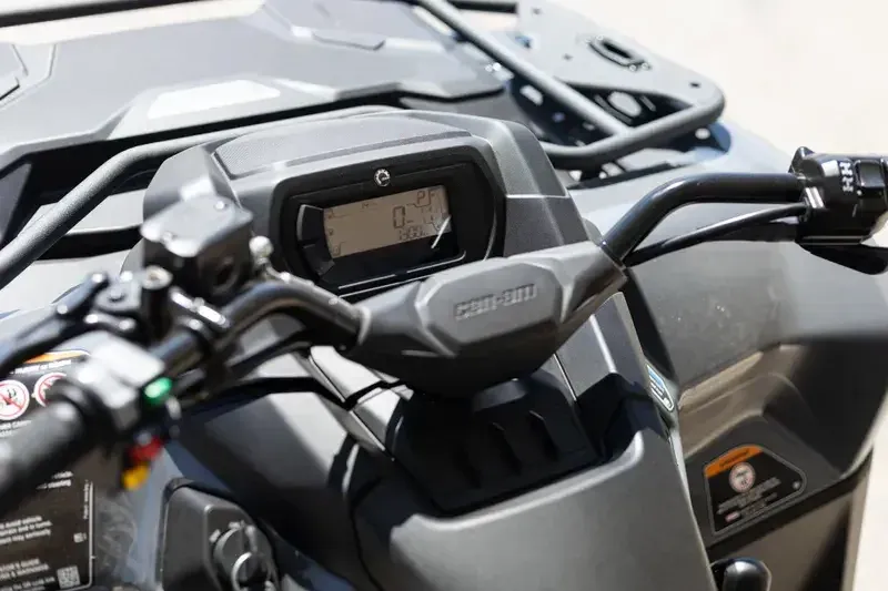 2025 Can-Am OUTLANDER DPS 500 GRANITE GRAY Image 15