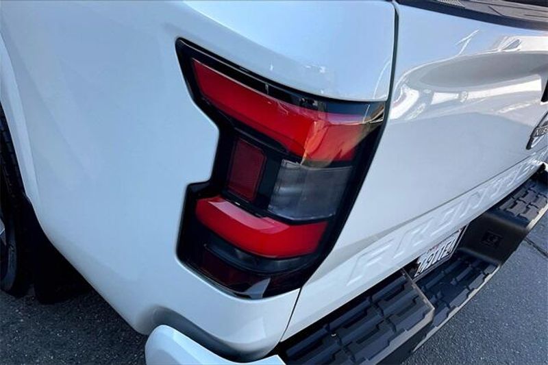 Used 2025 Nissan Frontier SVImage 28