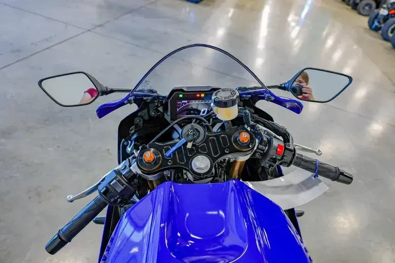 2025 Yamaha YZFR7 TEAM BLUE Image 7