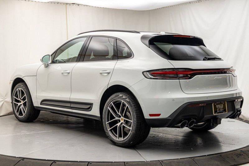 2024 Porsche Macan Image 3