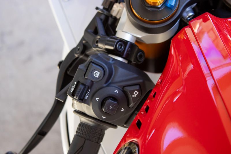 NEW 2026 YAMAHA YZFR7 70TH ANNIVERSARY EDITION Image 19