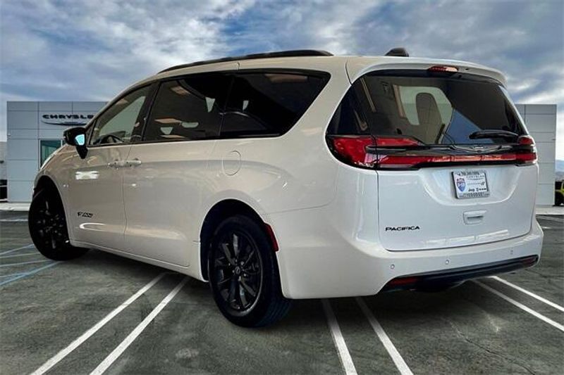 2025 Chrysler Pacifica SelectImage 2