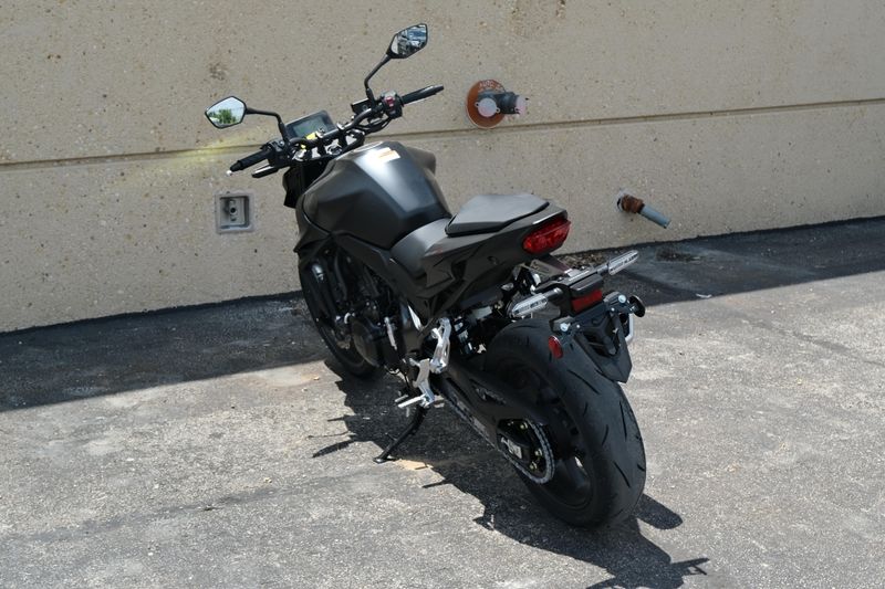 2025 Honda CB750 HORNET MATTE BLACK METALLIC Image 7