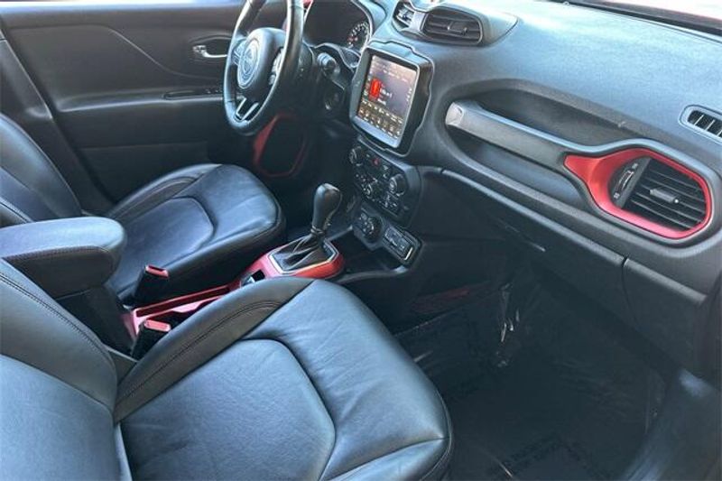 Used 2022 Jeep Renegade TrailhawkImage 14