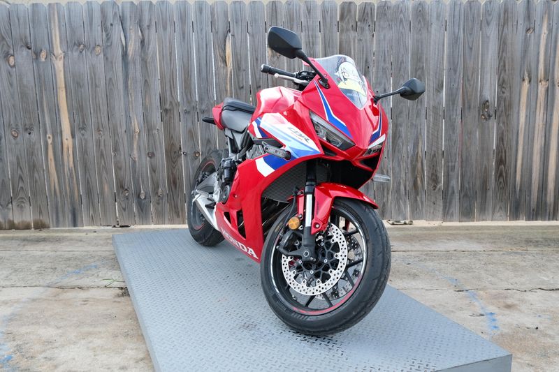 USED 2024 HONDA CBR650R ABS Image 1