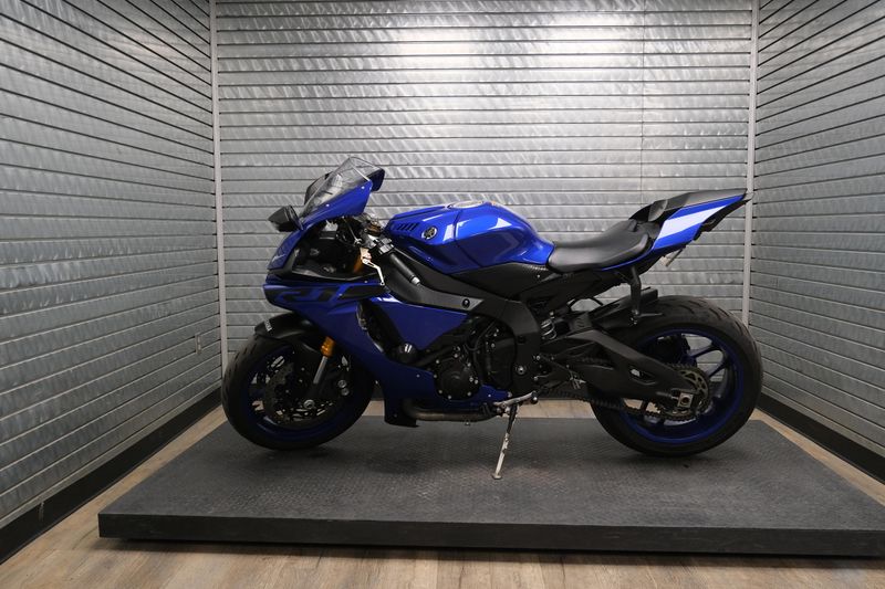USED 2018 YAMAHA YZF-R1 Image 6