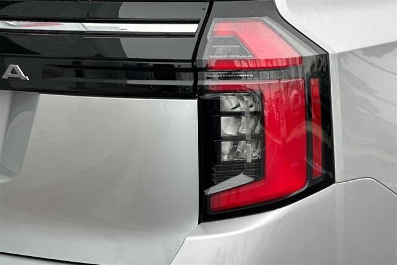 New 2025 Nissan Armada SVImage 24