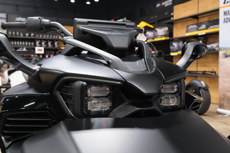 NEW 2026 CAN-AM SPYDER F3S Image 9