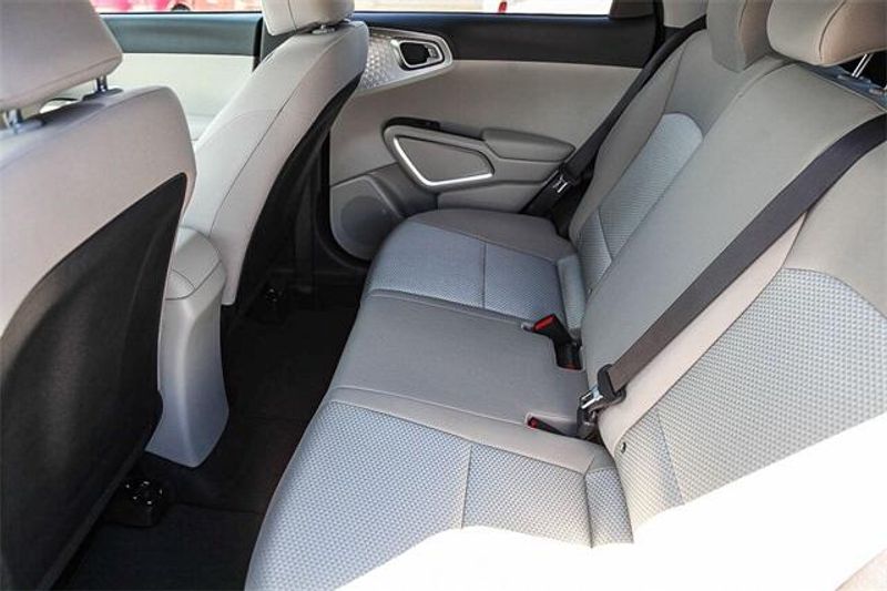 New 2025 Kia Soul LXImage 9