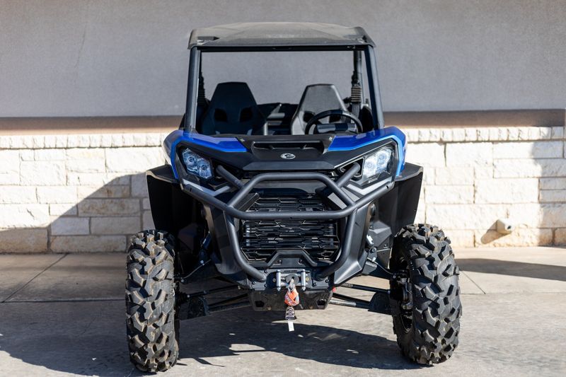 2023 CAN-AM SSV COM XT 60 HD7 BE 23 in a BLUE exterior color. Family PowerSports (877) 886-1997 familypowersports.com 