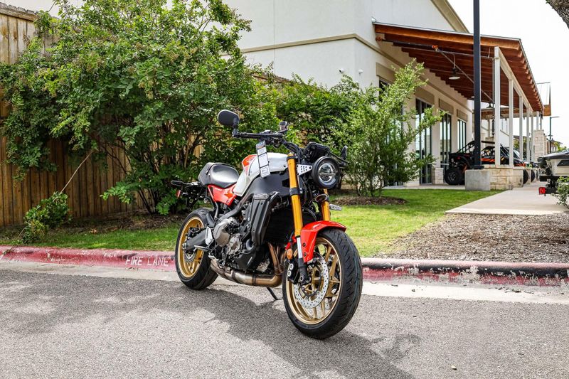 2024 Yamaha XSR900 HERITAGE WHITE Image 1